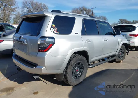 2021 Toyota 4Runner Sr5 Premium z USA, uszkodzony, nr VIN JTEFU5JR5M5248077